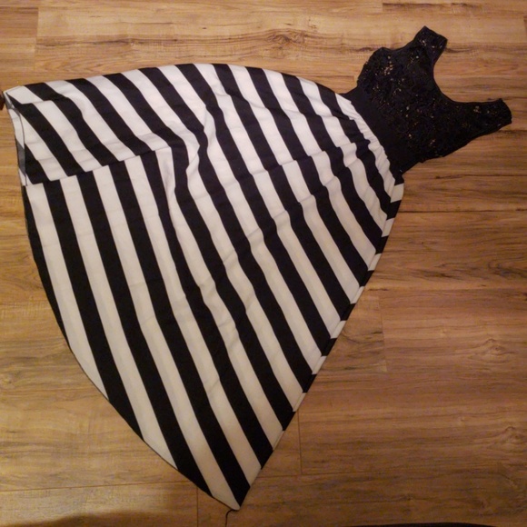 Dresses & Skirts - Striped dress